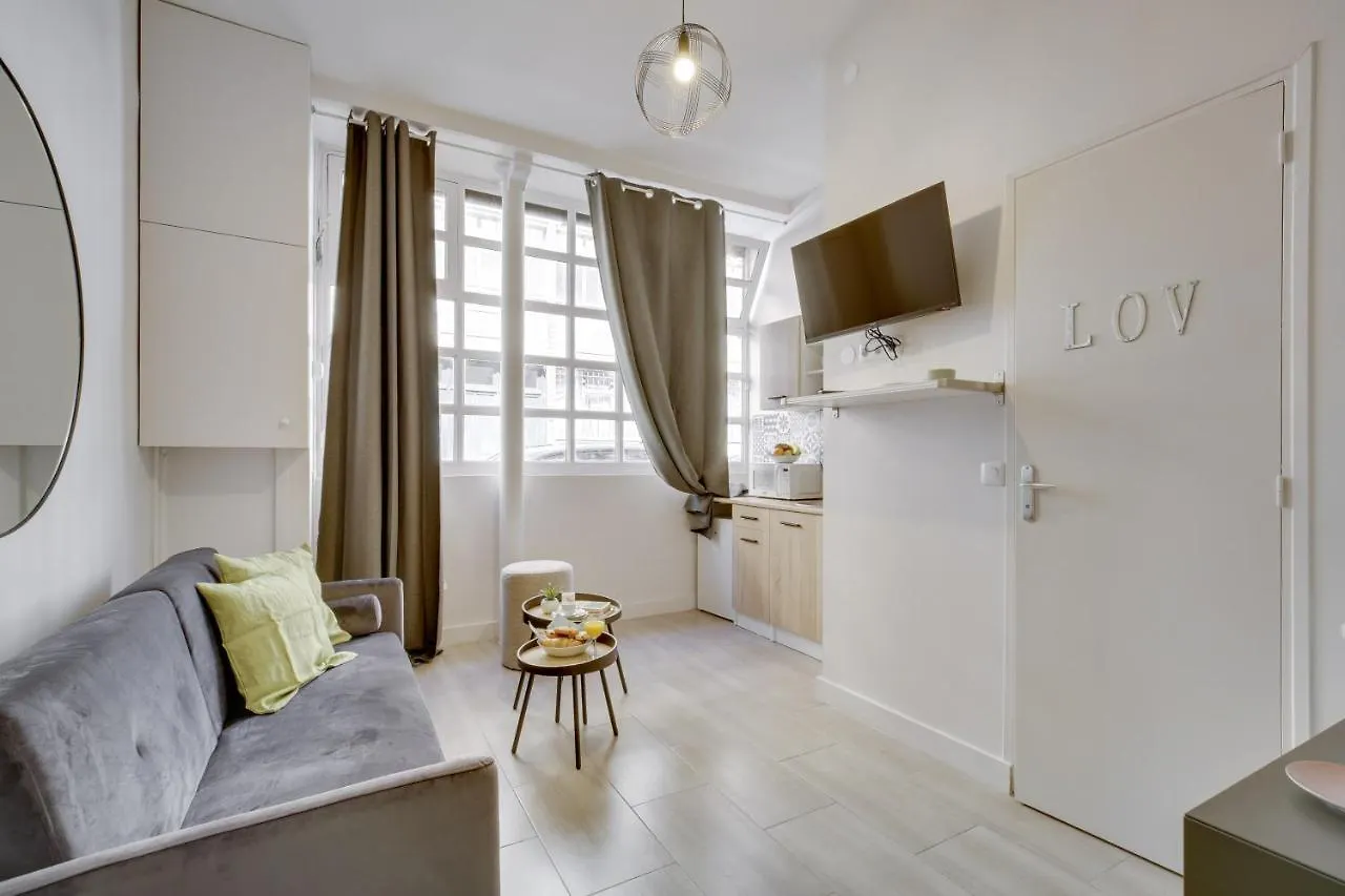 Appartement Bright Charming Modern Studio By Dreamy Canal St Martin 10Eme Metro Goncourt à Paris 0*,  France