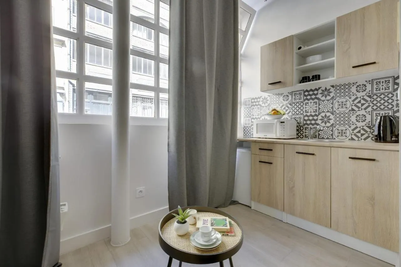 Appartement Bright Charming Modern Studio By Dreamy Canal St Martin 10Eme Metro Goncourt à Paris France